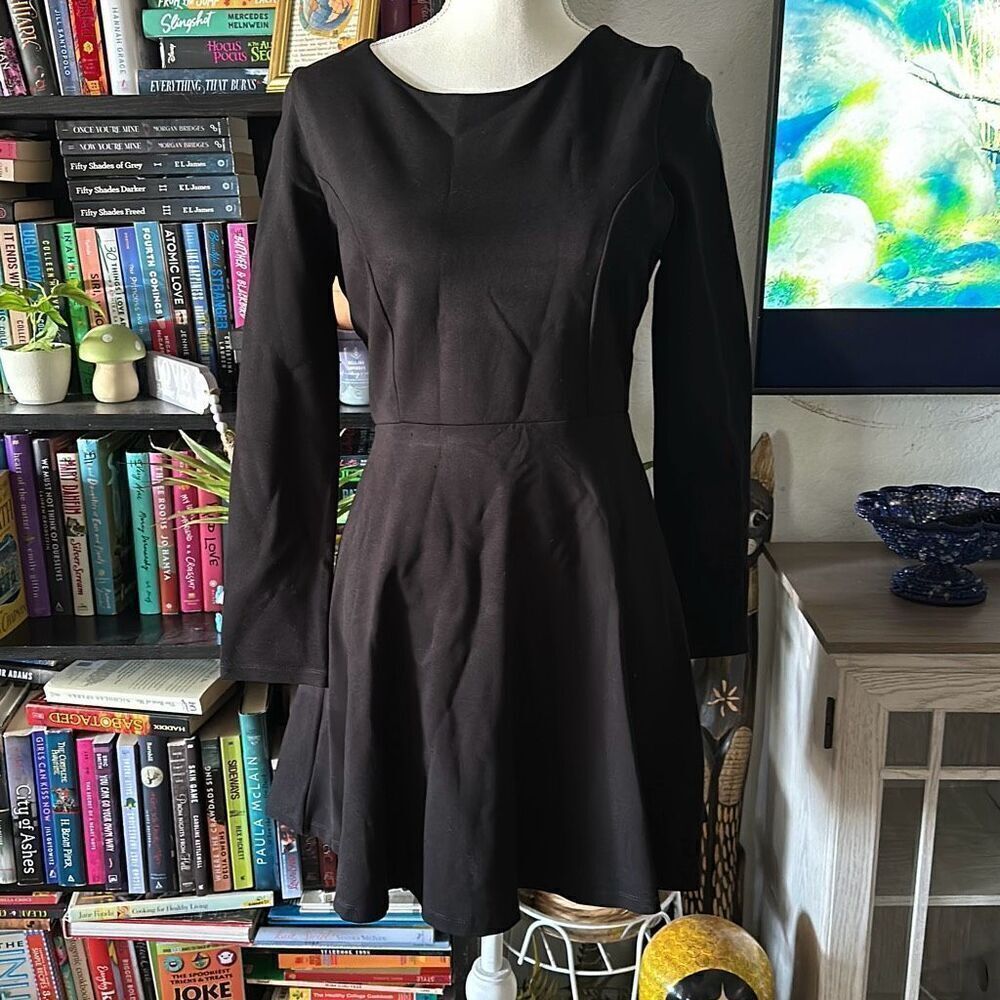 Lulus Size Medium Black Fit and flare dress